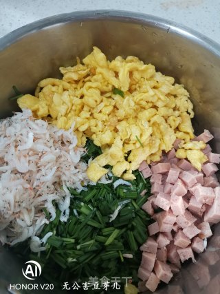 Chives, Eggs and Shrimp Skin Fried Buns recipe