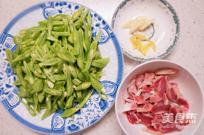 Stir-fried Chicken Gizzards with Beans recipe