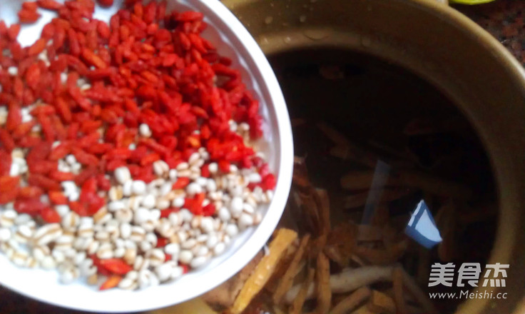 Codonopsis, Astragalus, Wolfberry Soup recipe