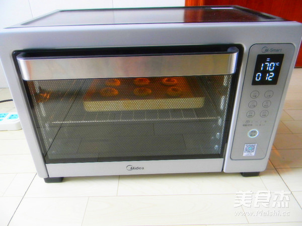 Mixed Noodles Walnut Crisp recipe