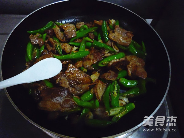 Stir-fried Pork with Hang Pepper recipe