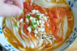 Pouring Tomato Sauce Noodles recipe