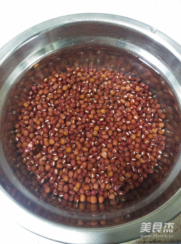 Boiling Red Beans for Invigorating Qi and Health recipe