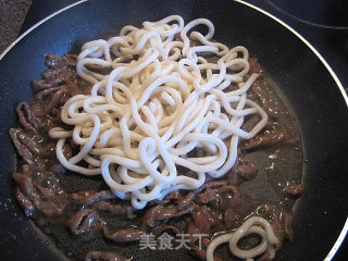 Stir-fried Udon with Beef and Cilantro recipe