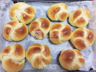 Flower-shaped Milk Bread that is Rich in Milk Flavor and Will Fall in Love with One Bite recipe