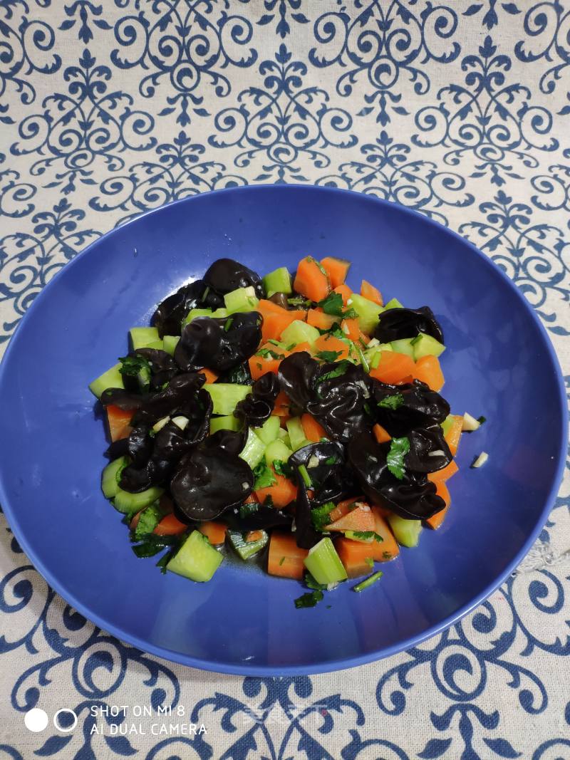 Cucumber Fungus Mixed with Carrots recipe
