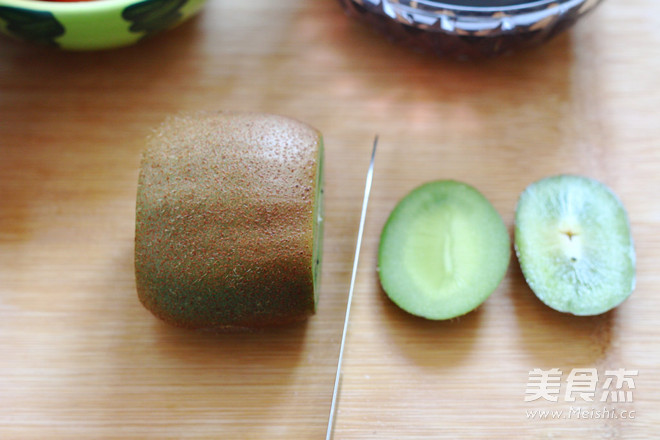 Yogurt Fishing [with Washed Mulberries without Fading, Kiwi Fruit is Dug Out Completely recipe