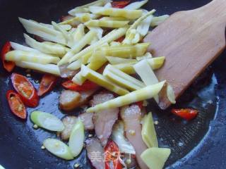 Fried Bamboo Shoot Tip with Bacon recipe