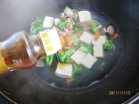 Tofu Soup with Clams and Broccoli recipe