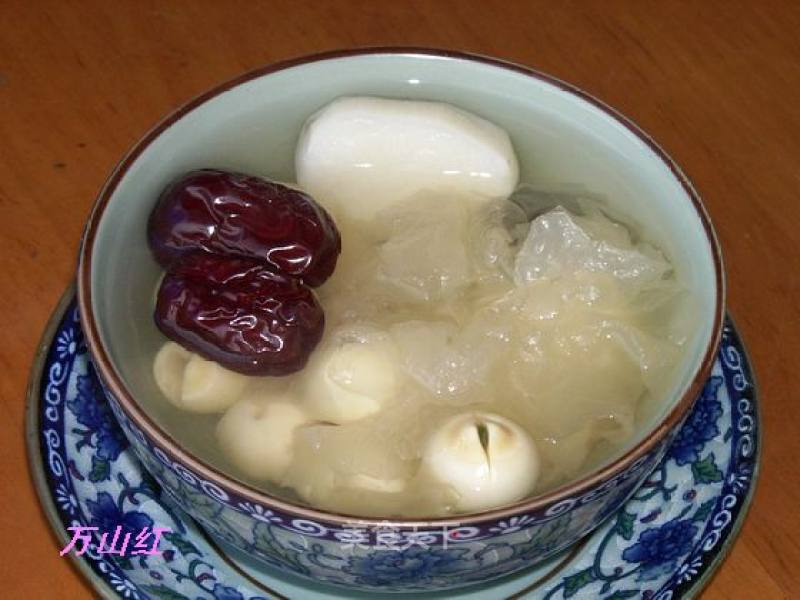 Lotus Seed Yam and Tremella Soup recipe