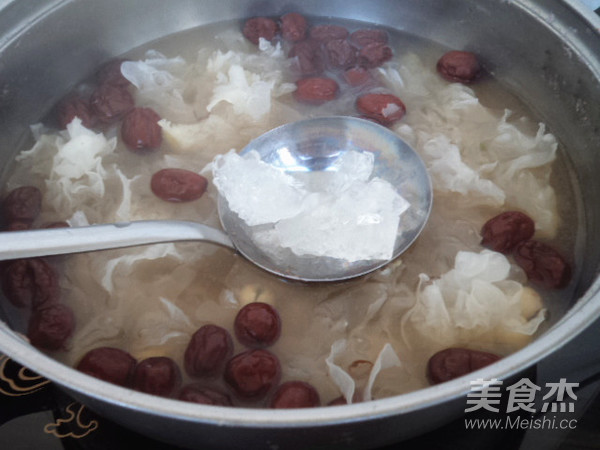 Red Date Tremella and Lotus Seed Soup recipe