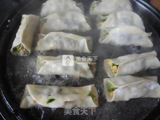 Leek, Shrimp and Meat Stuffed Pot Stickers recipe