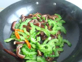 Stir-fried Bitter Gourd with Cured Pig Ears recipe
