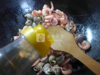 Fried Sea Prawns with Snail recipe