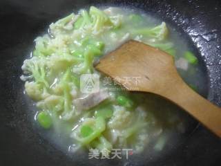 Broad Bean Pork Cauliflower Soup recipe