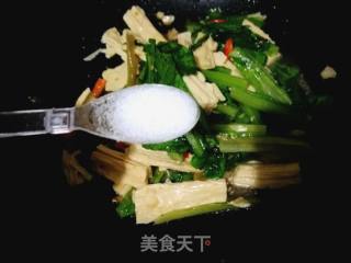 Stir-fried Yuba with Lettuce and Vegetables recipe