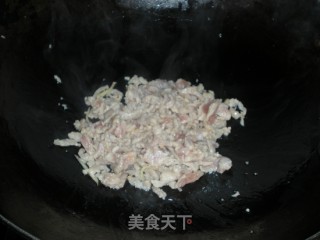 Green Pepper Shredded Pork Topped with Noodles recipe