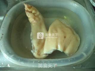 Steamed Pig's Feet with Dried Red Dates recipe