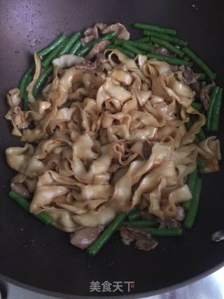 Braised Noodles with Beans recipe