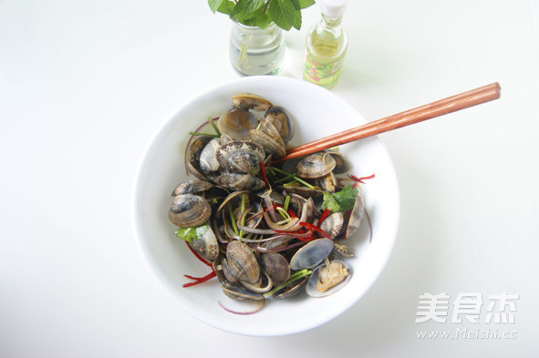 The Characteristic Way to Eat Clams [clams Mixed with Mustard Oil] recipe