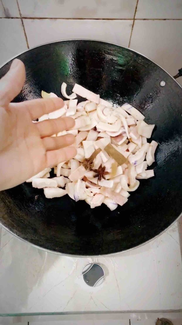 Stewed Radish with Pork Skin recipe