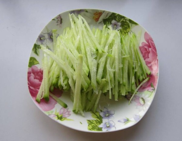 Stir-fried Pork Skin with Green Radish recipe