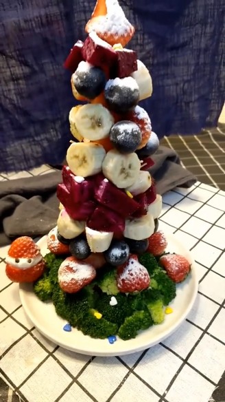 Fruit and Vegetable Christmas Tree