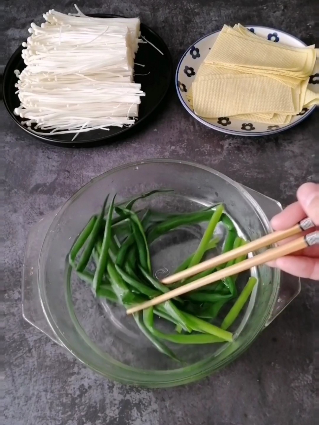 Bean Skin Enoki Mushroom Roll recipe