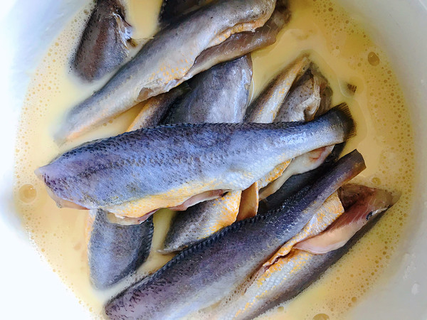 Fried Small Yellow Croaker recipe