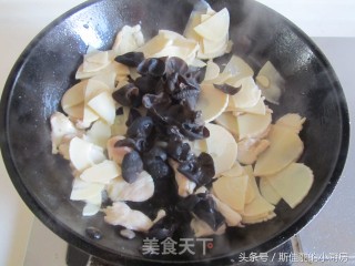 Stir-fried Chicken with Winter Bamboo Shoots and Fungus recipe