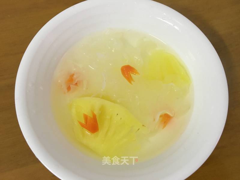 Tremella Boiled with Pineapple recipe