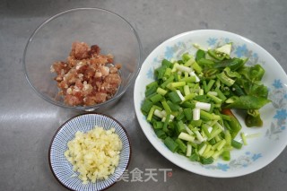 Stir-fried Noodles with Minced Pork and Chili recipe