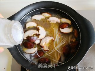 Rice Noodles with Mushroom and Chicken Soup recipe