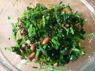 One of Ten Ways to Eat Celery Leaves [celery Leaves and Nuts] recipe