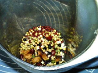 Red Dates and Five Beans Soy Milk recipe
