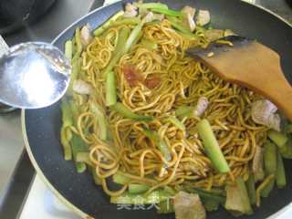 Stir-fried Noodles with Homemade Loin recipe