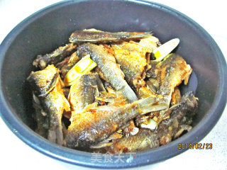 [heinz Tomato Sauce] Homemade Crispy and Delicious Canned Crucian Carp recipe