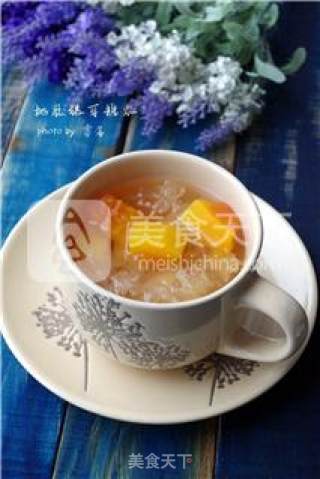 【winter Skin】peach Gum and Tremella Sweet Soup recipe