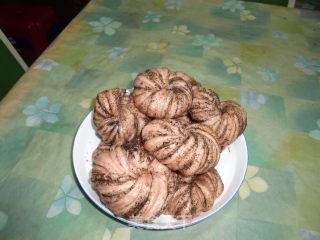 Red Yeast Sesame Flower Roll recipe