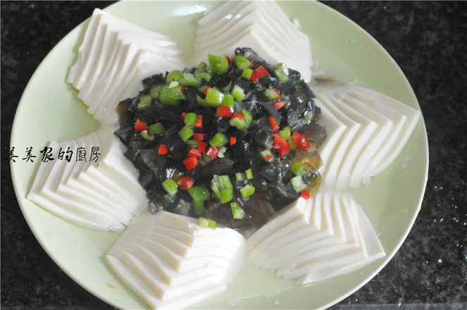 Steamed Preserved Egg with Tofu with Internal Fat recipe