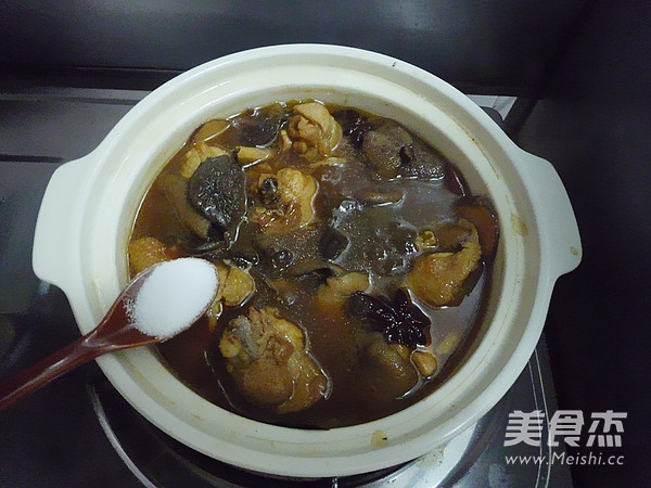 Stewed Chicken with Pine Mushroom recipe