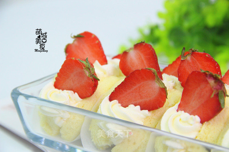 Strawberry Cake Roll Popular in Korea recipe