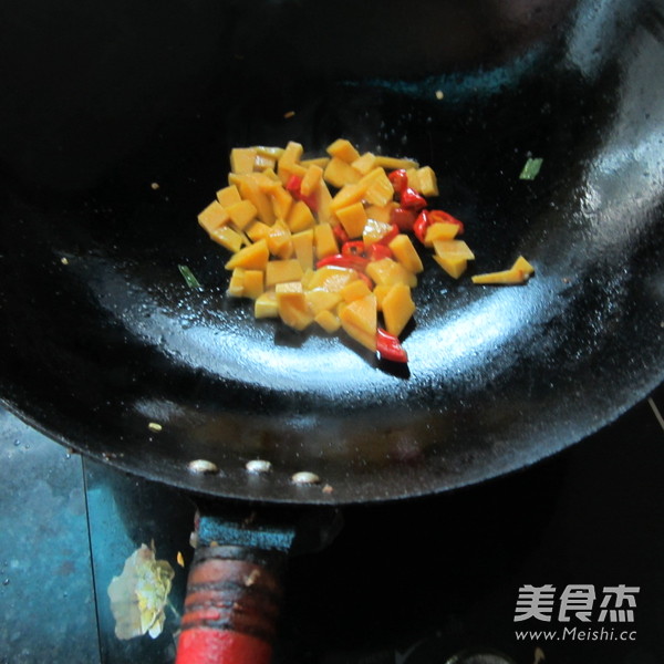 Diced Pumpkin Fried Noodles recipe