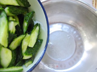 Eat Cucumbers Differently in The Cucumber Season-homemade Spicy Pickled Cucumbers recipe