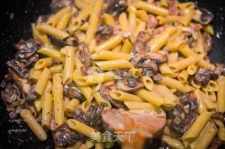 Whole Wheat Gluten-free Macaroni with Fresh Mushroom Cream Sauce recipe