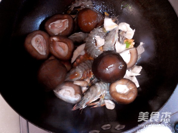 Mushroom Stewed Seafood recipe