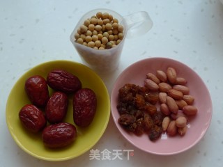 Red Dates and Longan Soy Milk recipe
