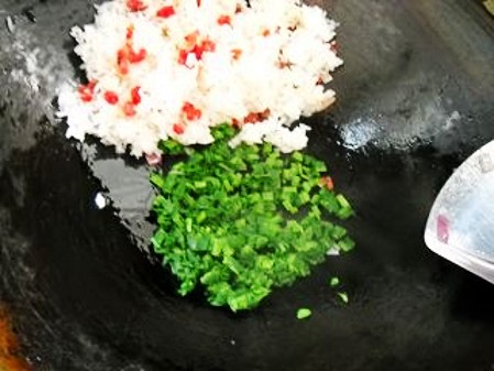 Fried Rice with Young Mugwort Leaves recipe