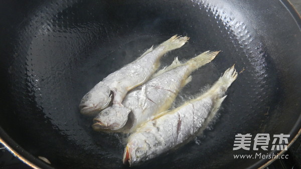 Crispy Yellow Croaker recipe