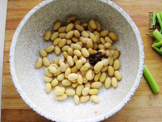 Stir-fried Soybeans with Chopped Pepper and Celery recipe